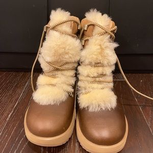 UGG Viki Waterproof Boot